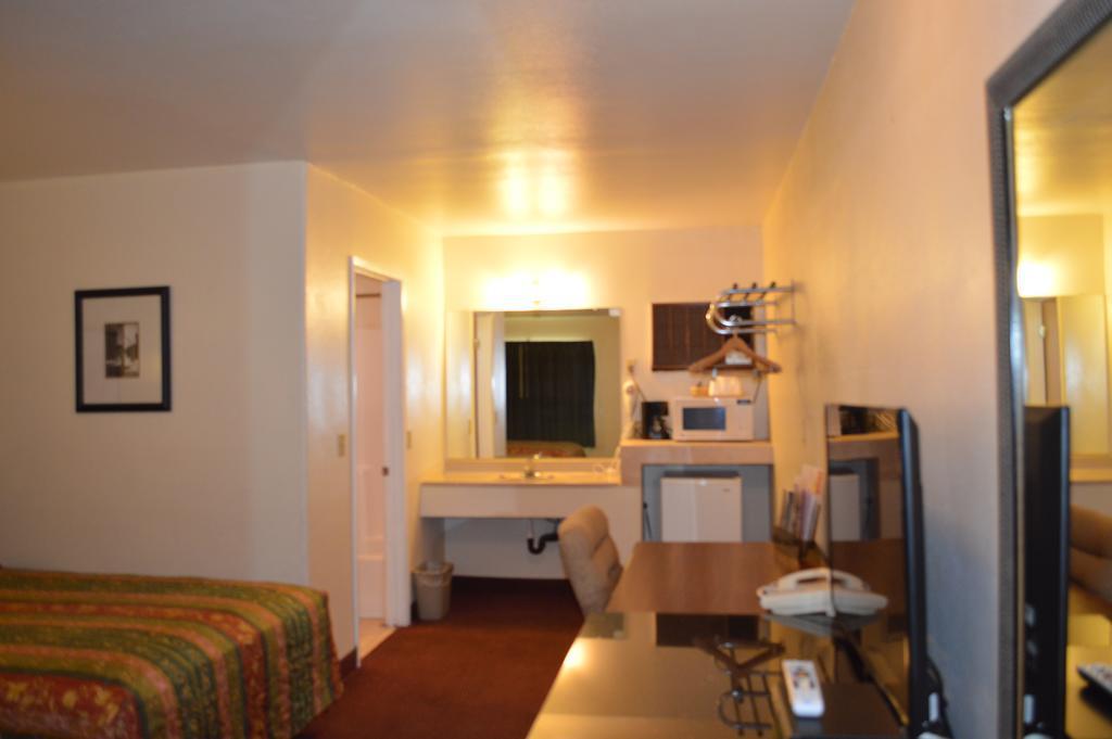 Rodeway Inn & Suites Blythe I-10 Exteriör bild
