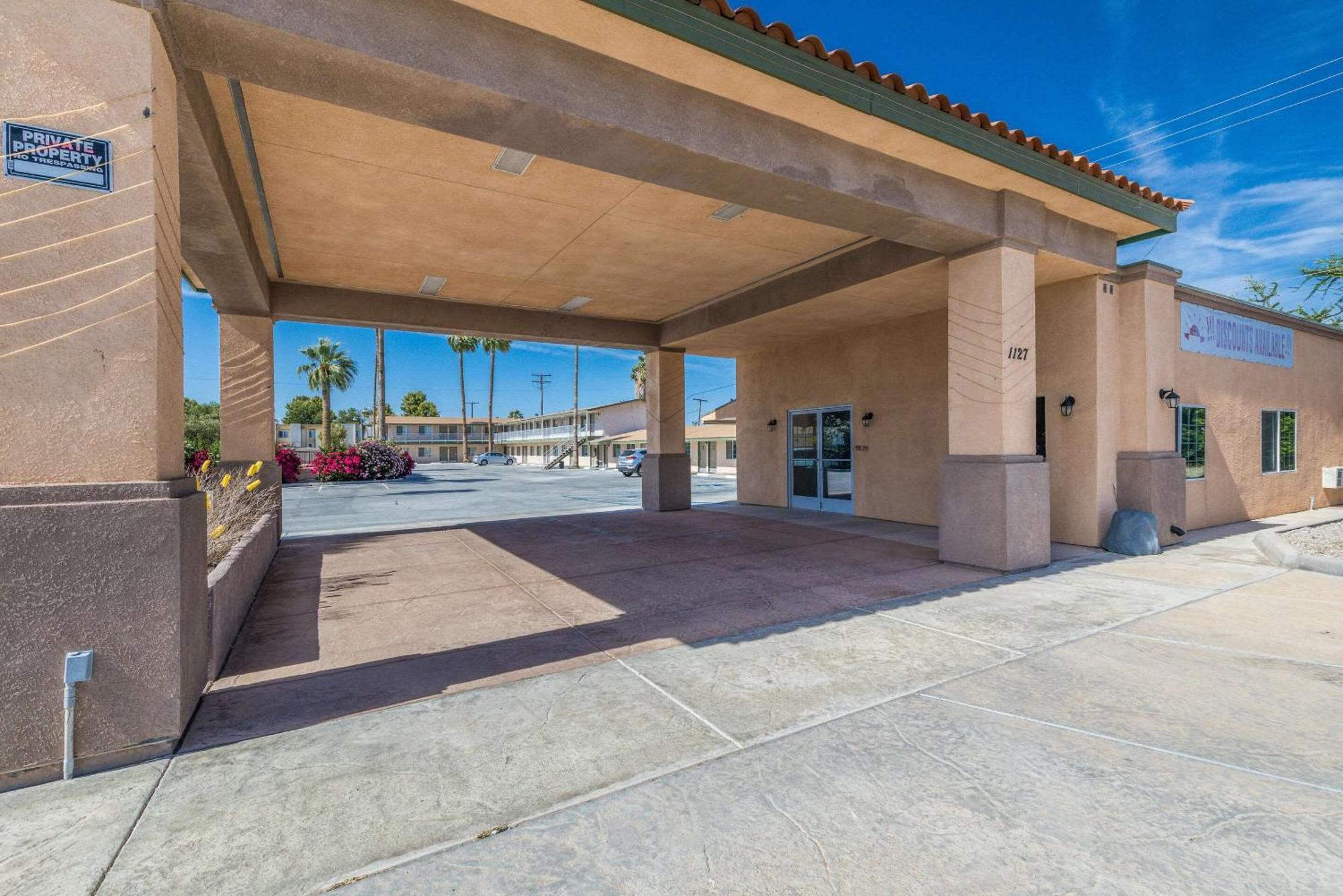 Rodeway Inn & Suites Blythe I-10 Exteriör bild