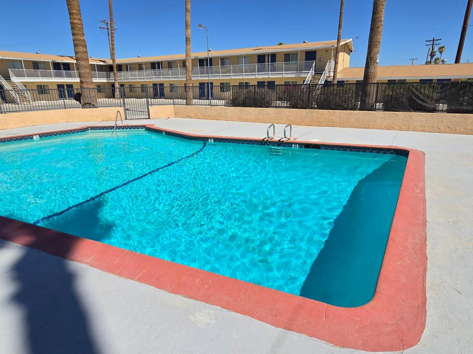 Rodeway Inn & Suites Blythe I-10 Exteriör bild
