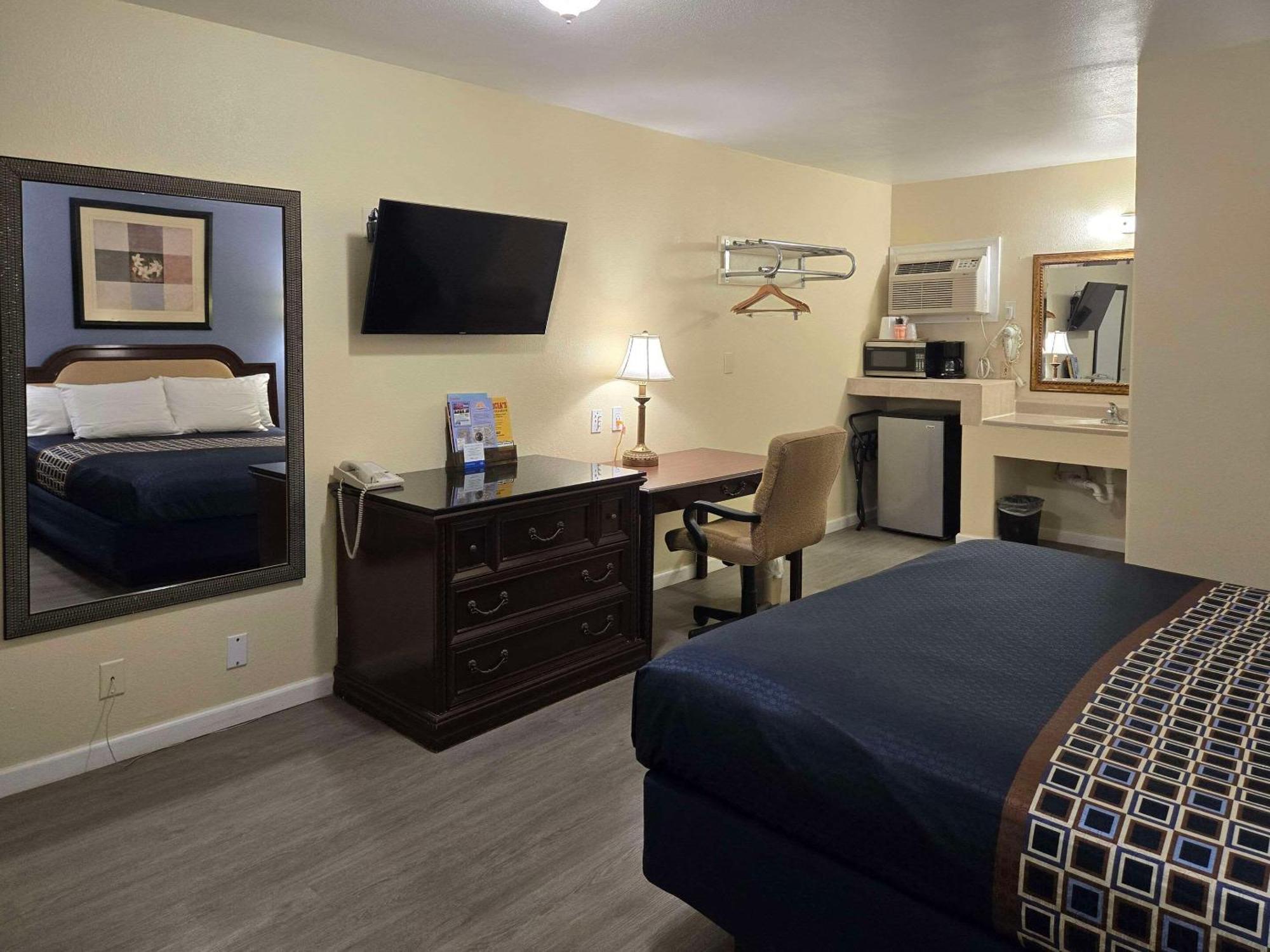 Rodeway Inn & Suites Blythe I-10 Exteriör bild