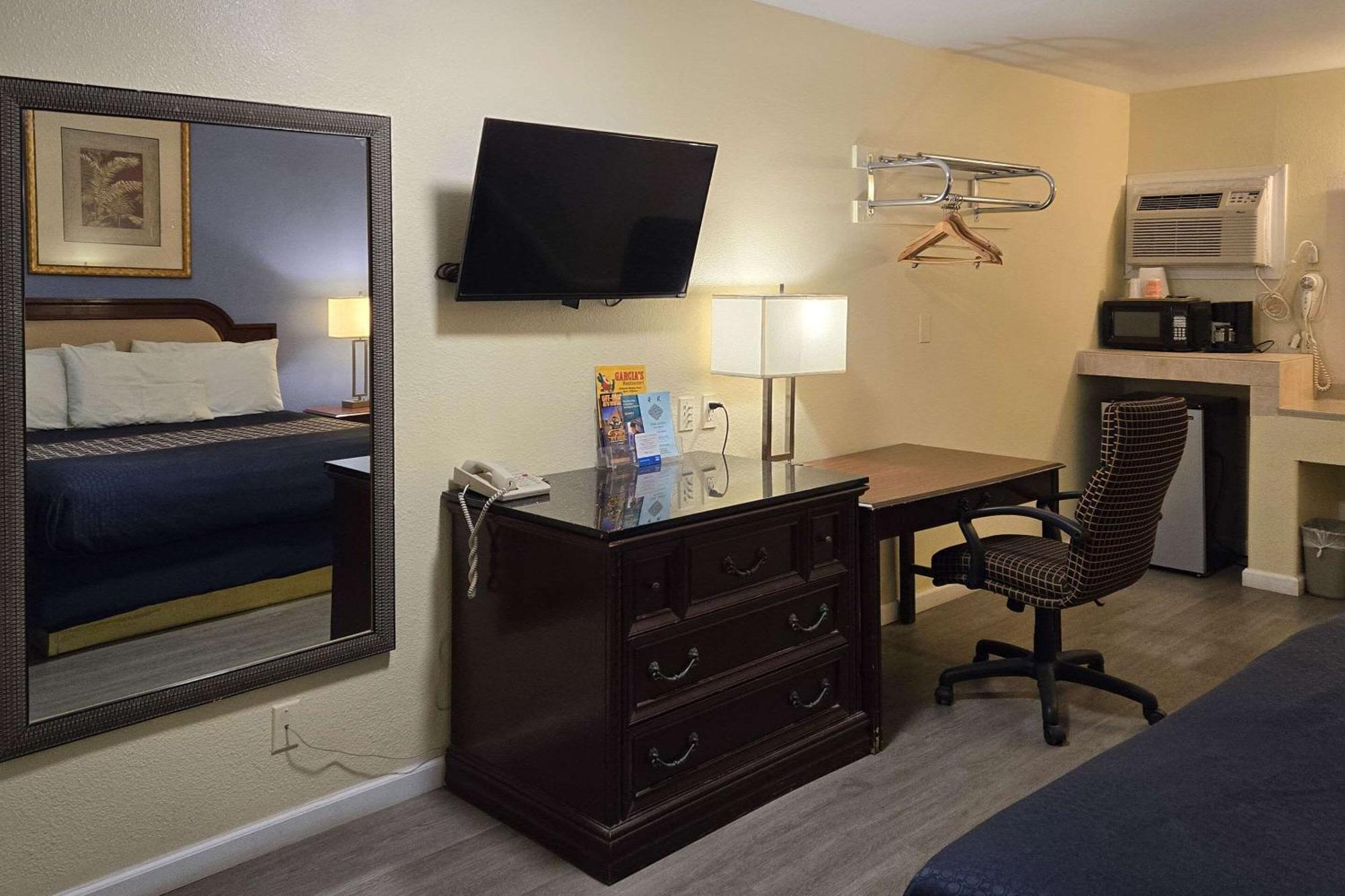 Rodeway Inn & Suites Blythe I-10 Exteriör bild